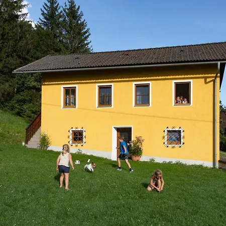 Brunner - Im Huehnerhotel * Unterkolbnitz