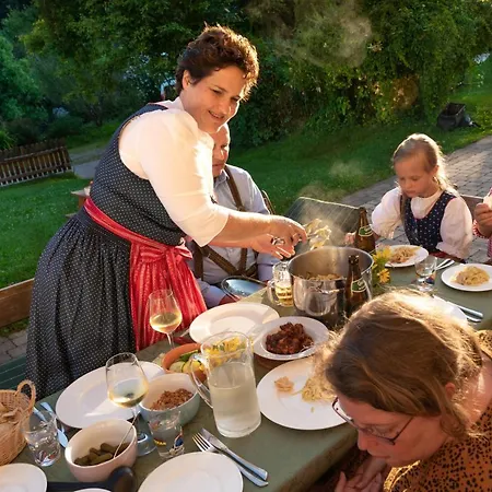 Brunner - Im Hühnerhotel Unterkolbnitz